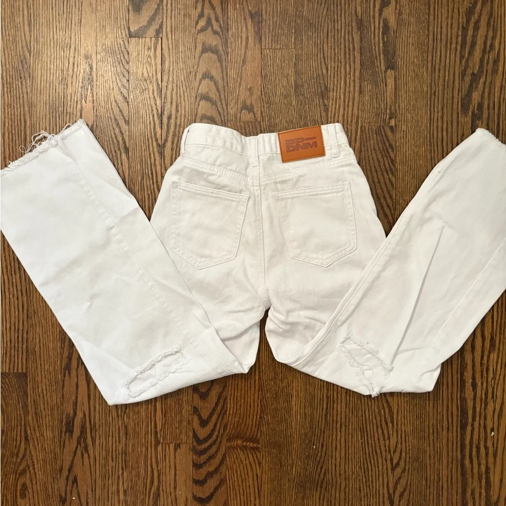 Women's White Jeans - Picture 3 of 4